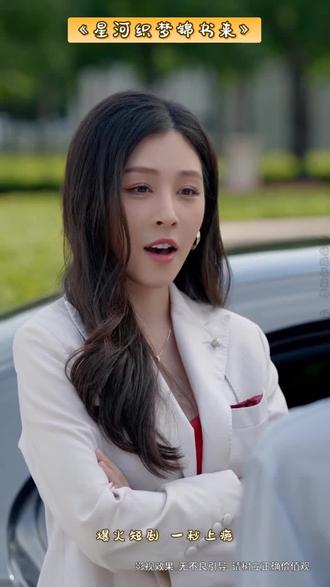 抖音上织梦映像女的叫什么/抖音上面最后傻笑的那个女的