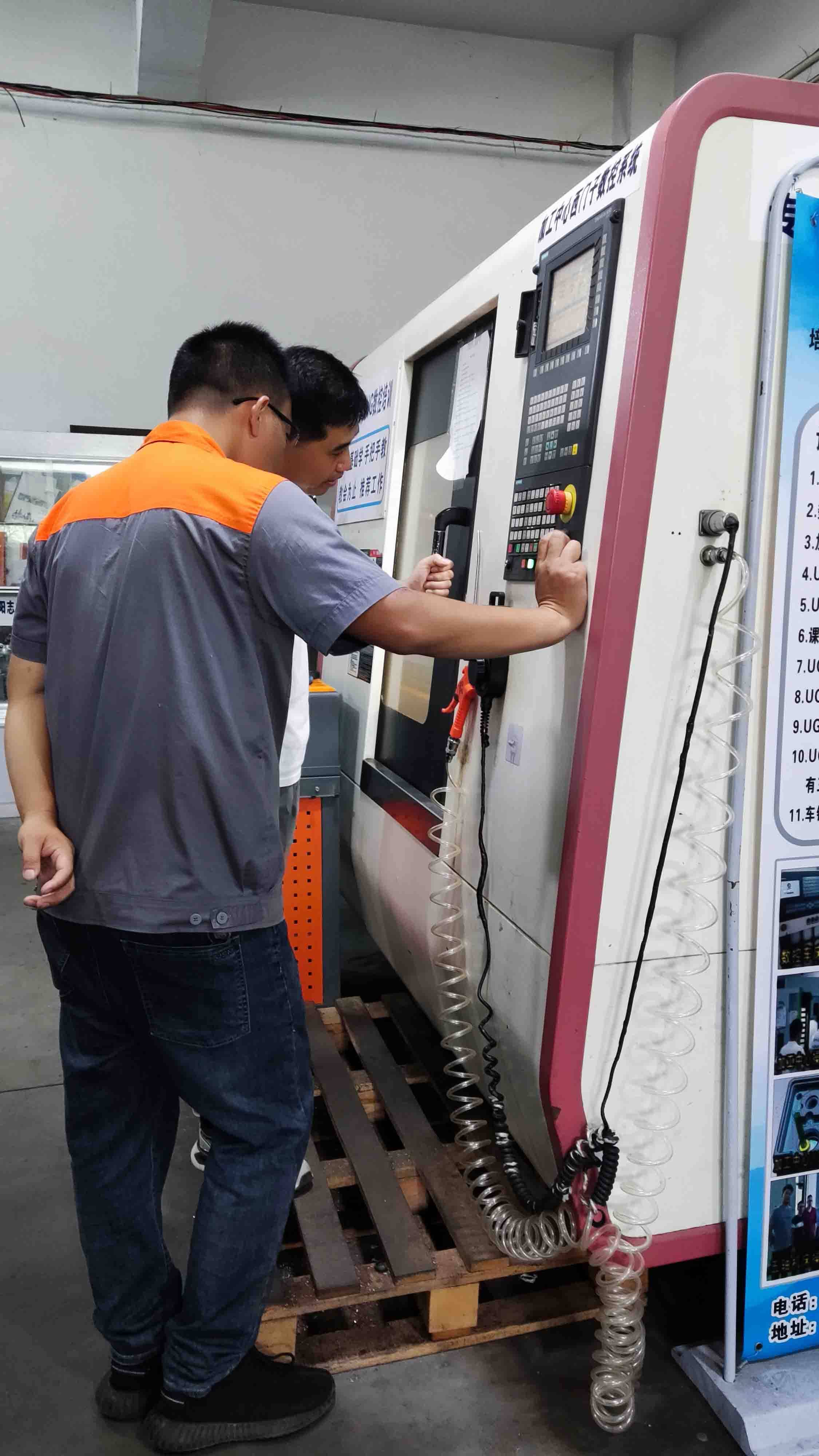 编程技术培训班（编程培训班多少费用）