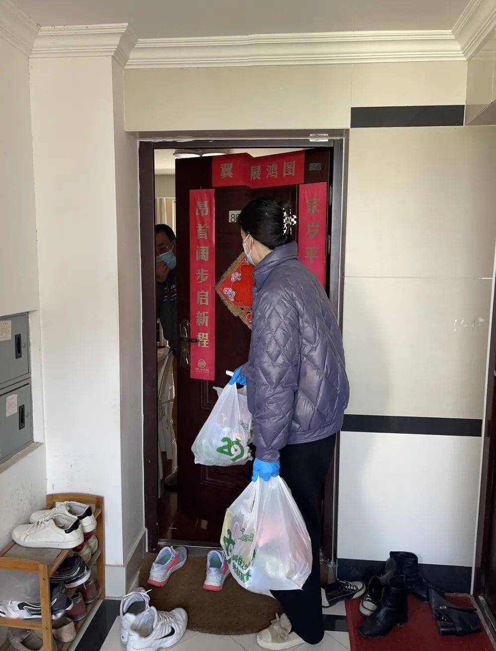 关于上海回应1人阳性全楼隔离的信息