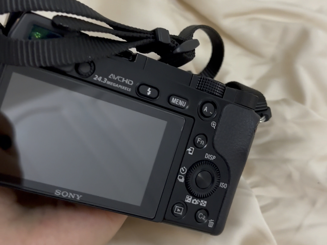 索尼a6000（索尼a6000上市时间）