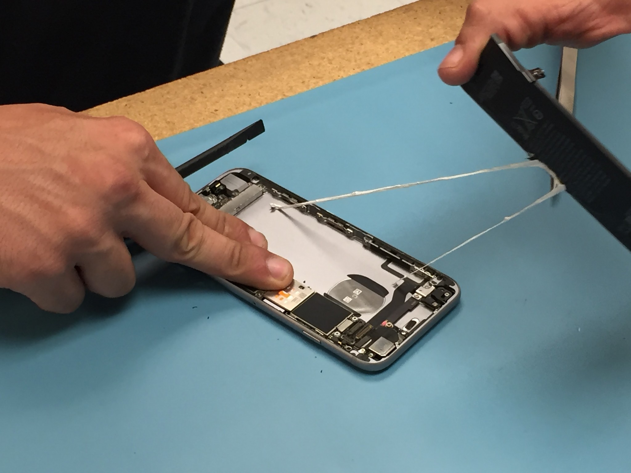 iphone5s换电池（iphone5换电池麻烦吗）